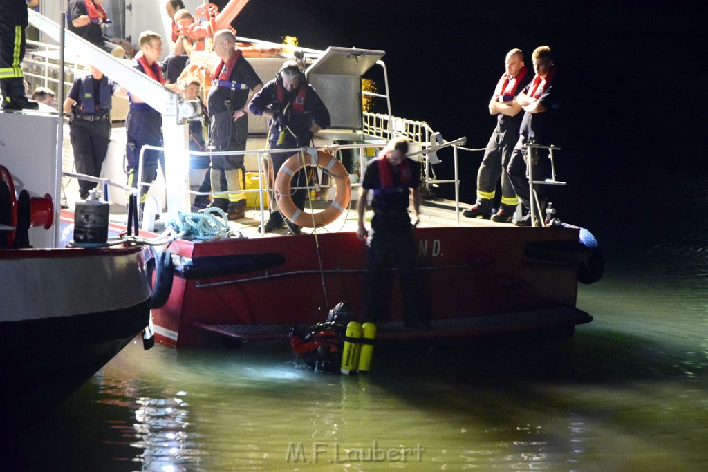 Havarie Wassereinbruch Motorraum beim Schiff Koeln Niehl Niehler Hafen P383.JPG - Miklos Laubert